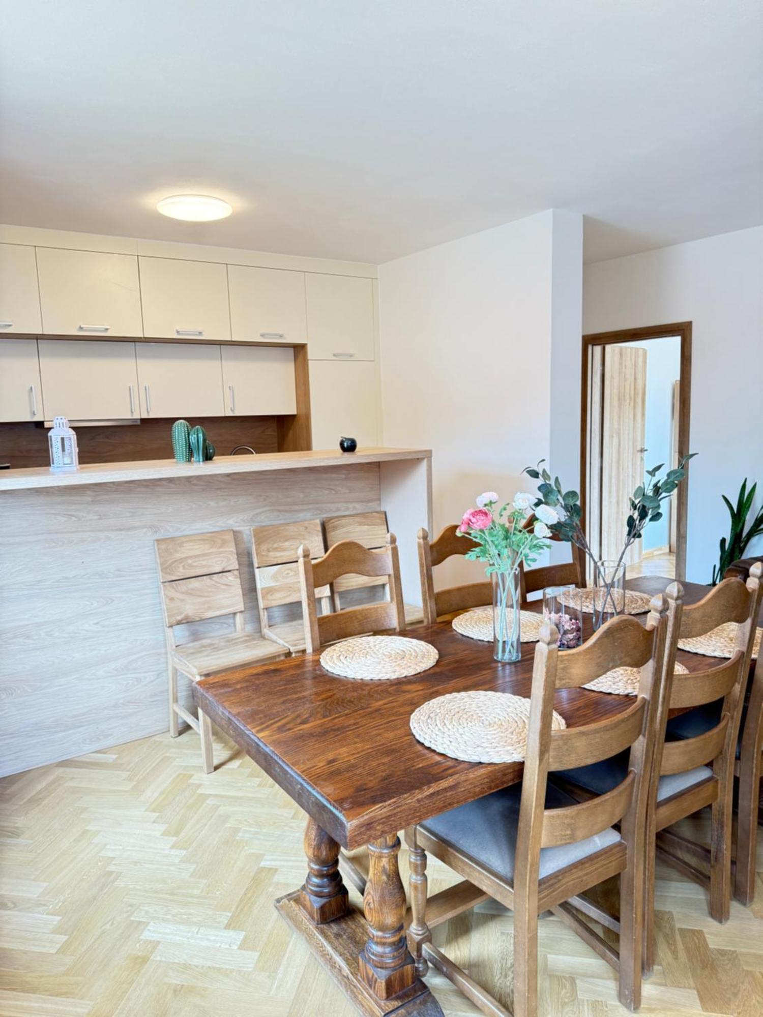Familyvilla, New 4 Luxury Big Apartments, Parking Praag Buitenkant foto