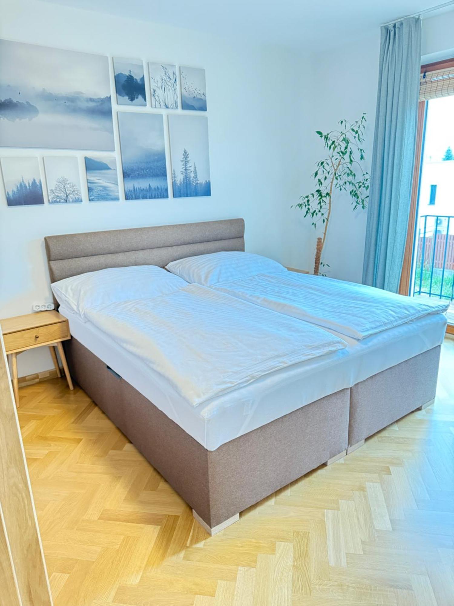 Familyvilla, New 4 Luxury Big Apartments, Parking Praag Buitenkant foto